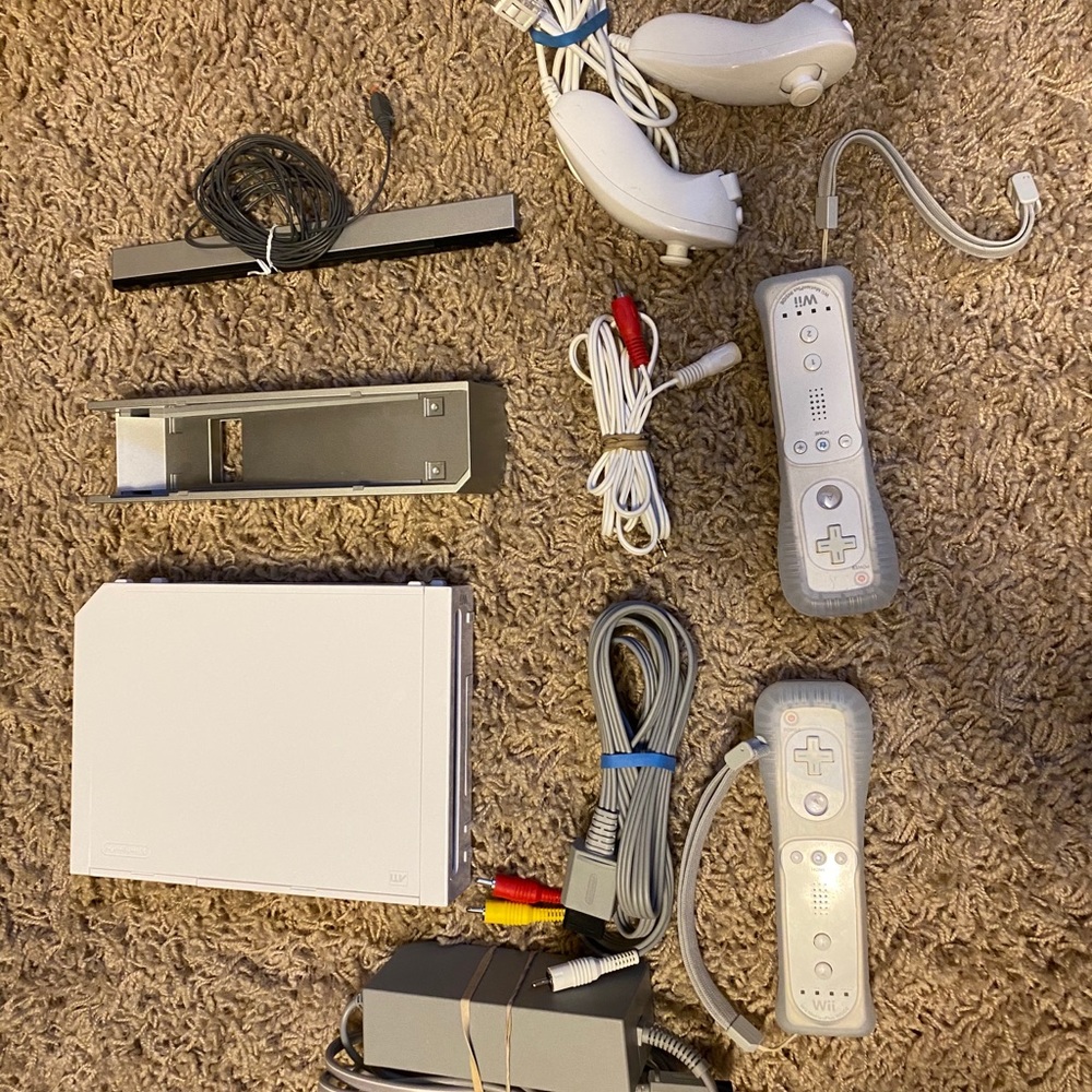 Nintendo Wii Console + Accessories (White)